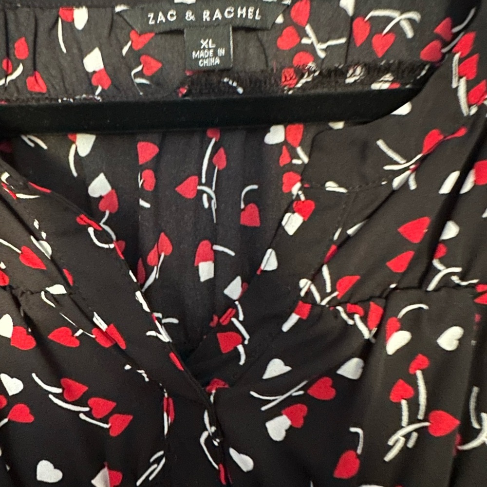 Womens Zac & Rachel 3/4 Sleeve Ruffle Seam Heart Blouse Black & Red XL - Picture 4 of 6